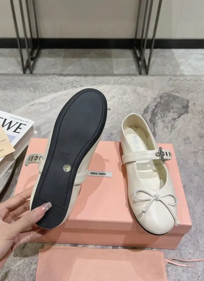 hype Miu Miu flat shoes