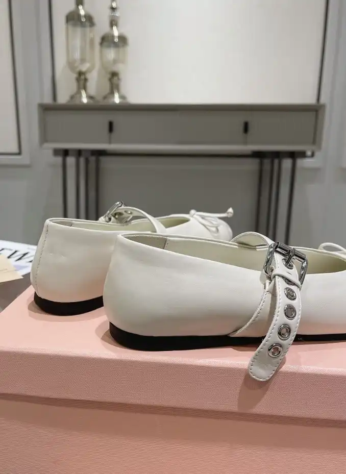 hype Miu Miu flat shoes