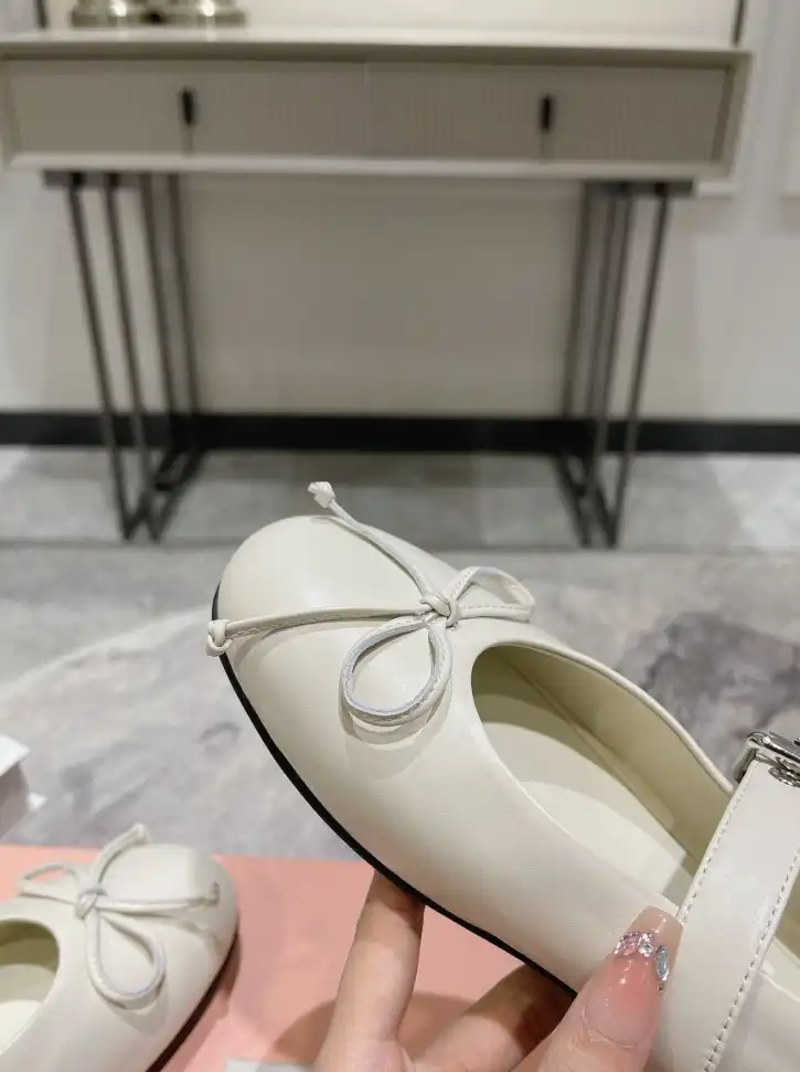 hype Miu Miu flat shoes