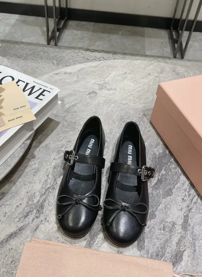 hype Miu Miu flat shoes