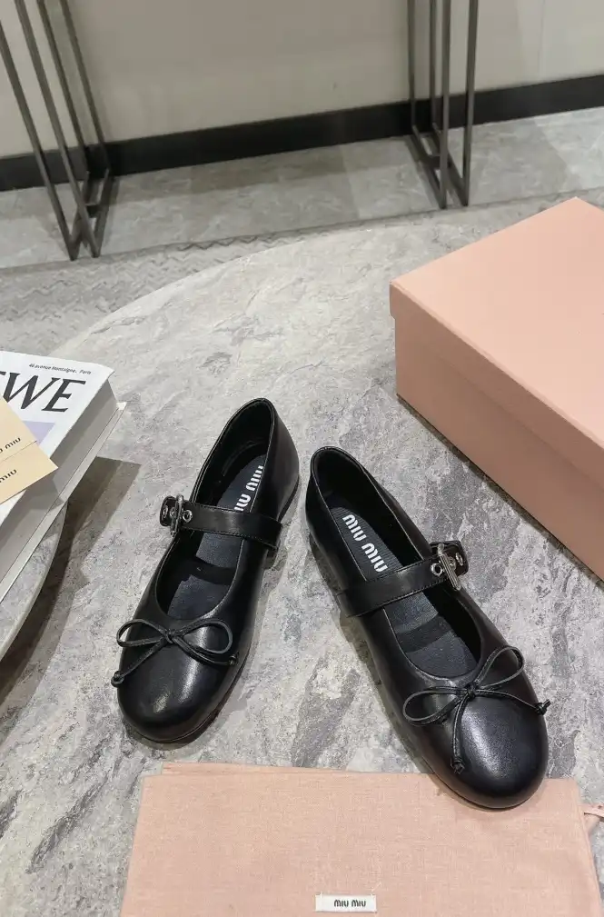 hype Miu Miu flat shoes