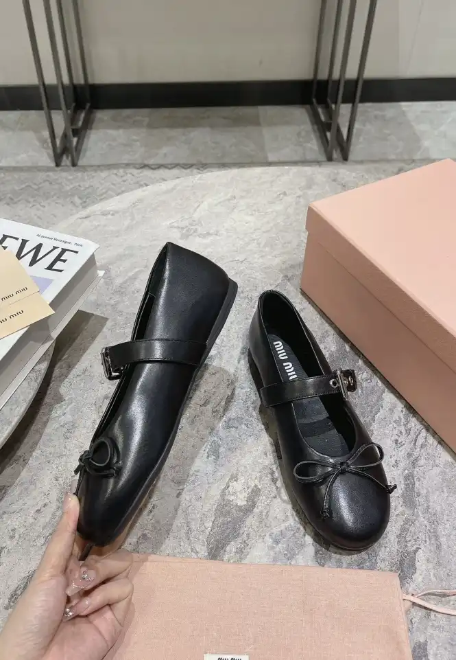 hype Miu Miu flat shoes