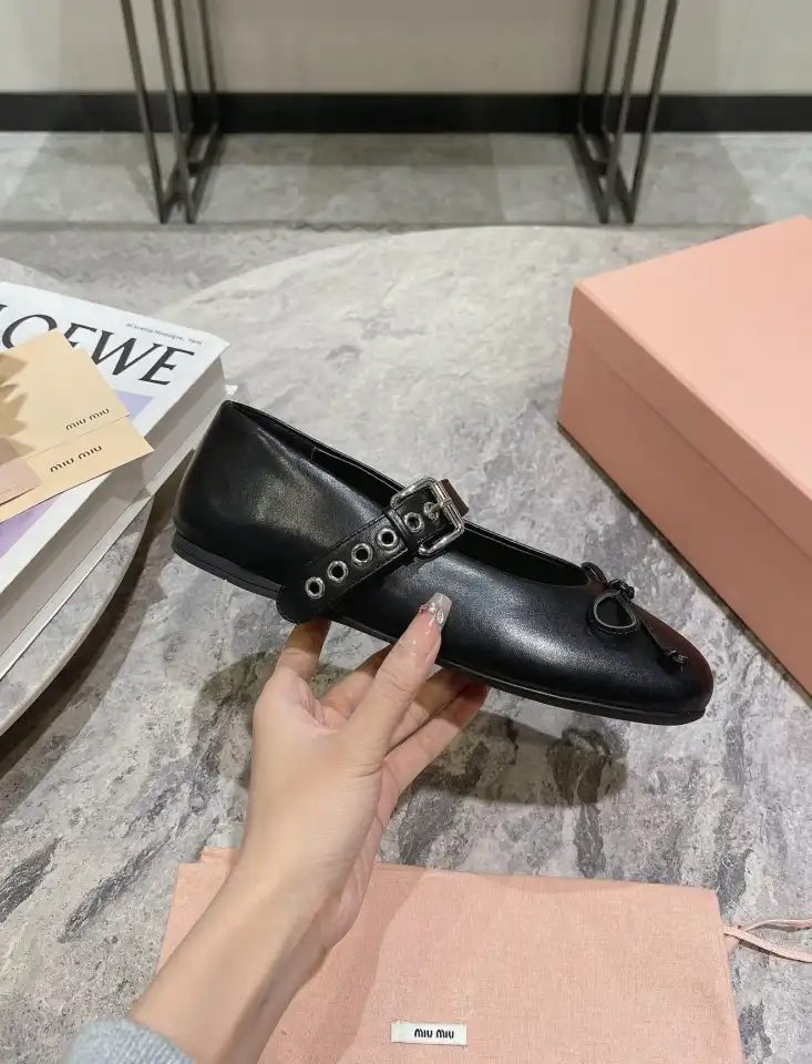 hype Miu Miu flat shoes