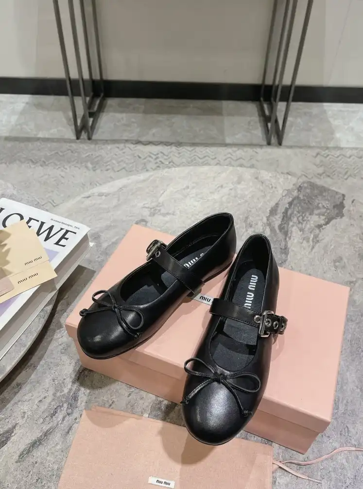 hype Miu Miu flat shoes