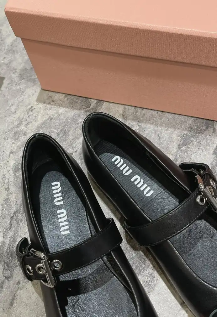 hype Miu Miu flat shoes