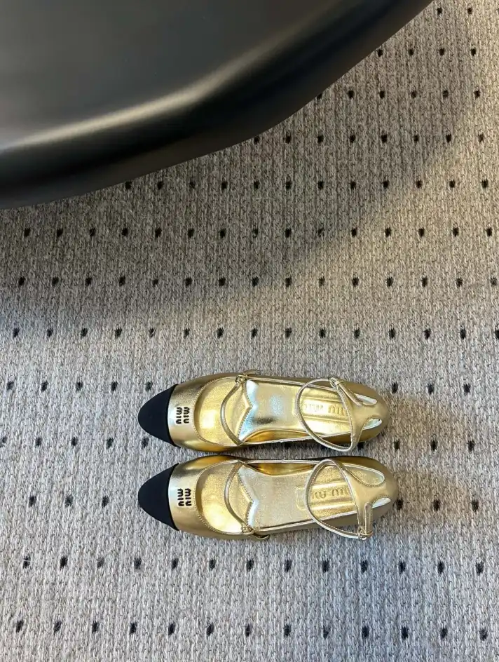 hype Miu Miu flat shoes