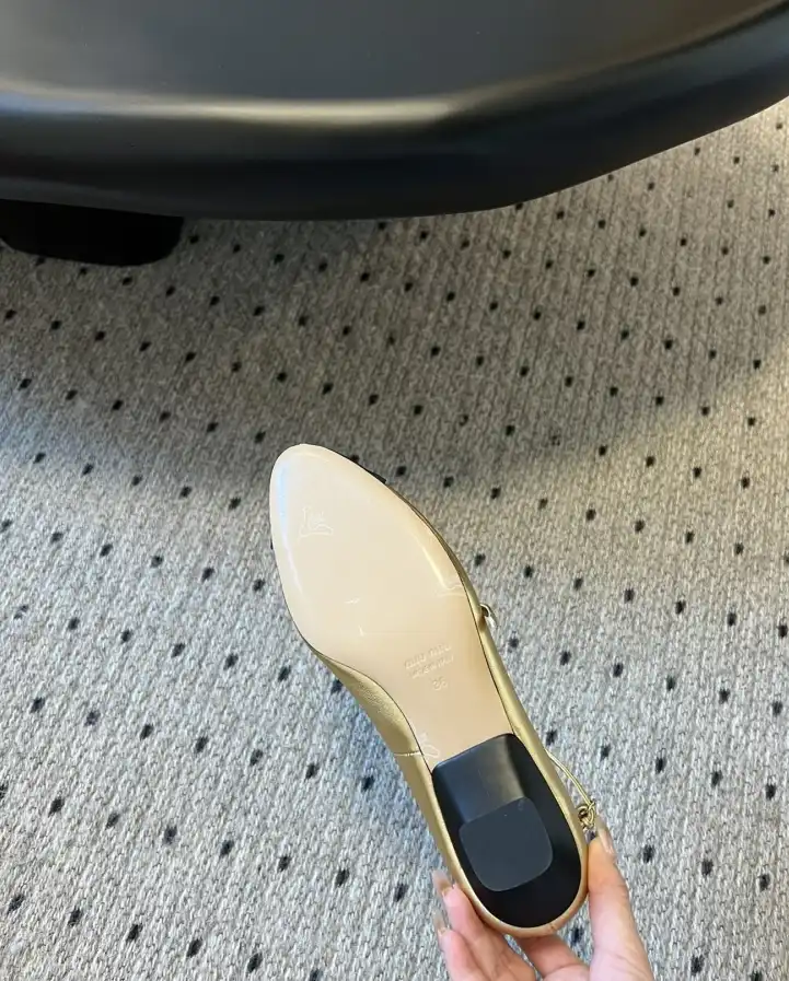 hype Miu Miu flat shoes