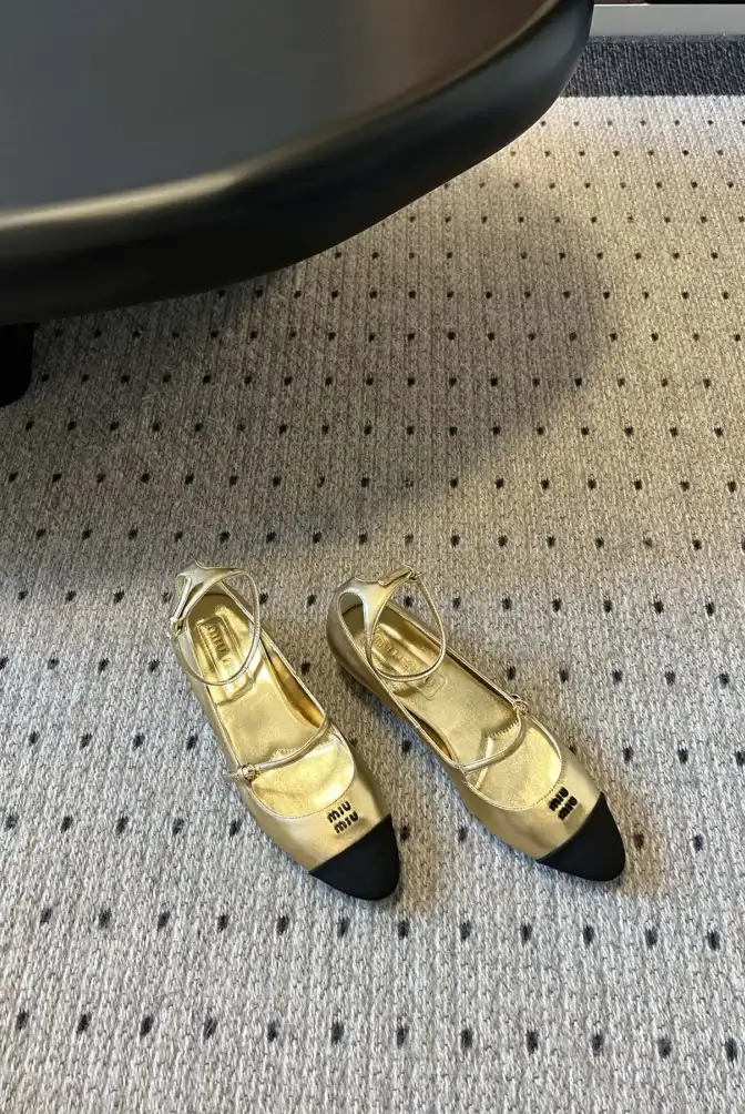 hype Miu Miu flat shoes