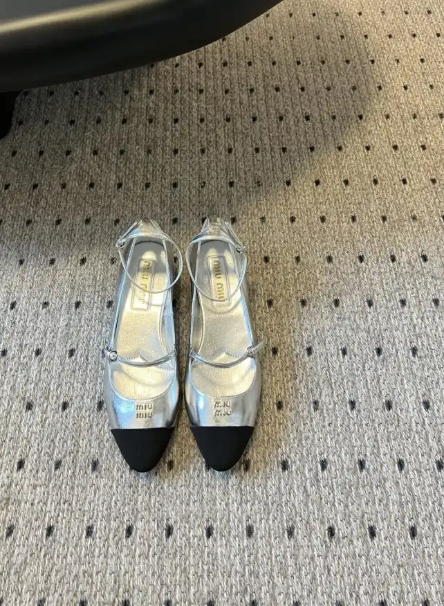 hype Miu Miu flat shoes