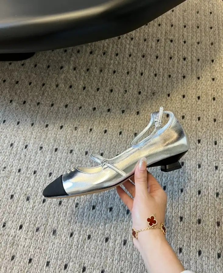 hype Miu Miu flat shoes