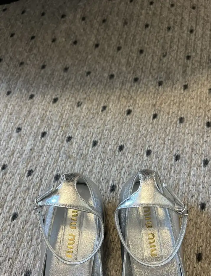 hype Miu Miu flat shoes