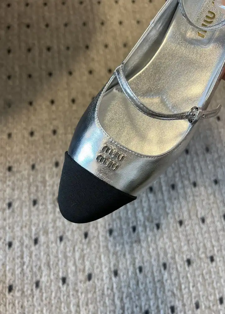 hype Miu Miu flat shoes