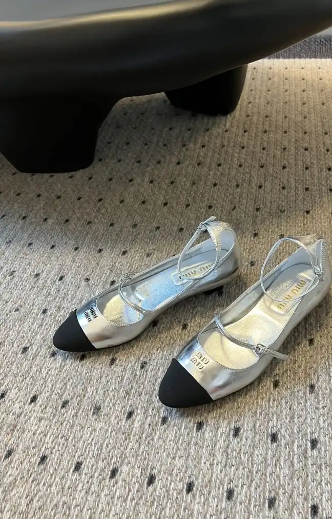 hype Miu Miu flat shoes