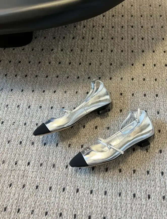 hype Miu Miu flat shoes