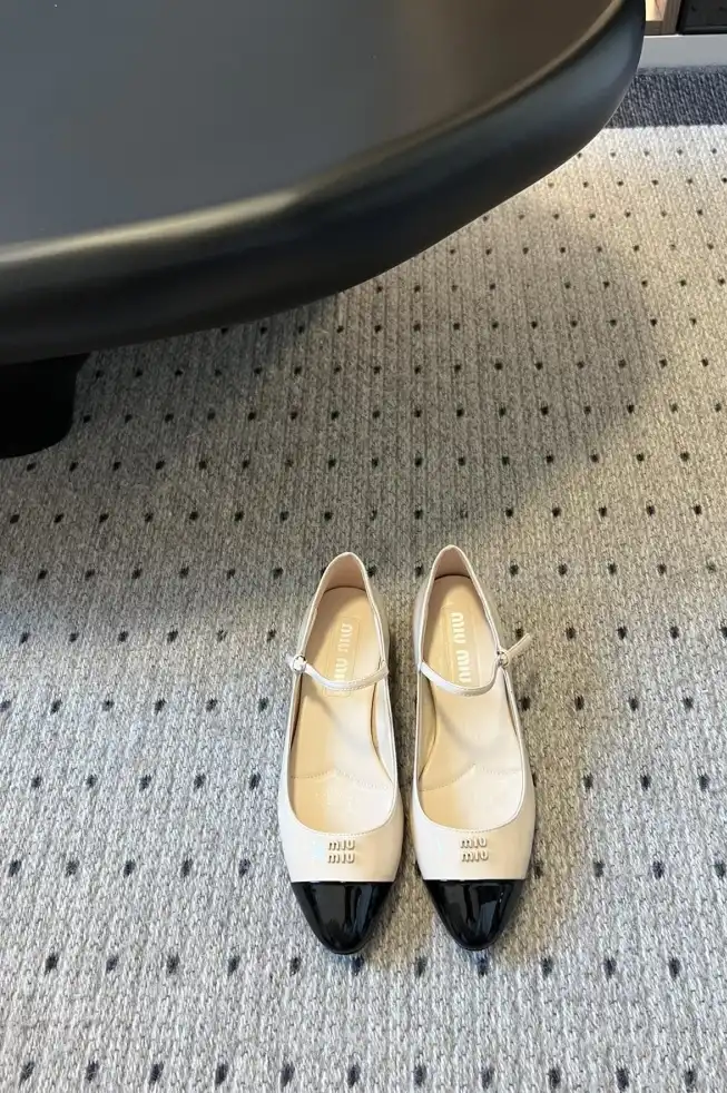 hype Miu Miu flat shoes