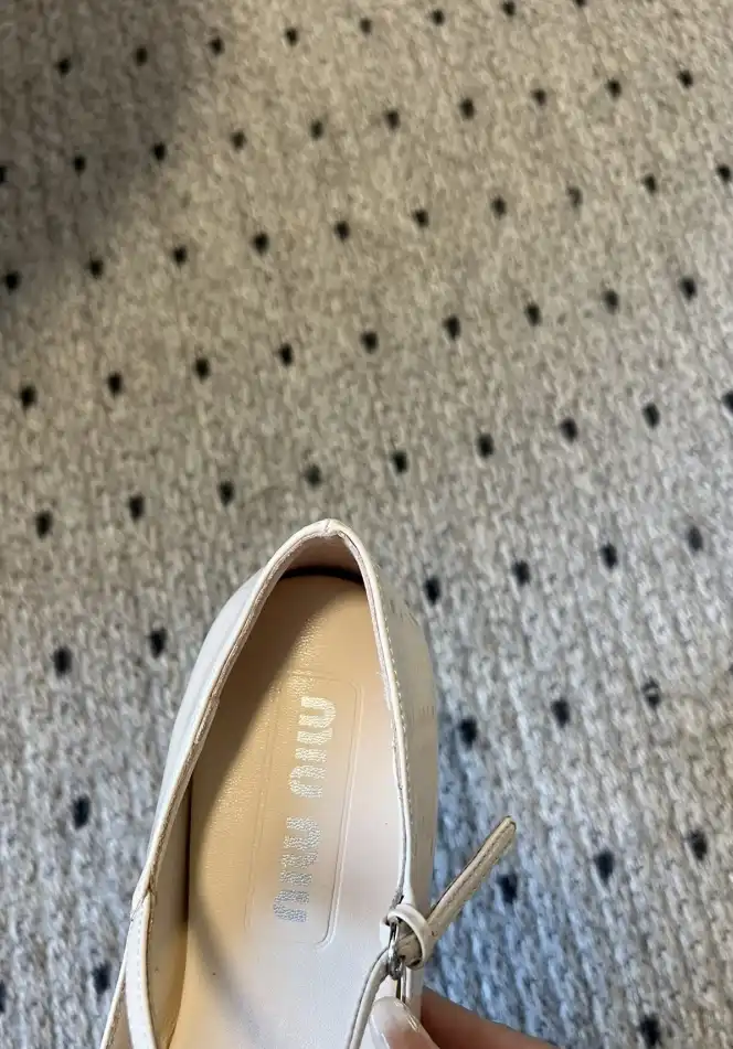 hype Miu Miu flat shoes