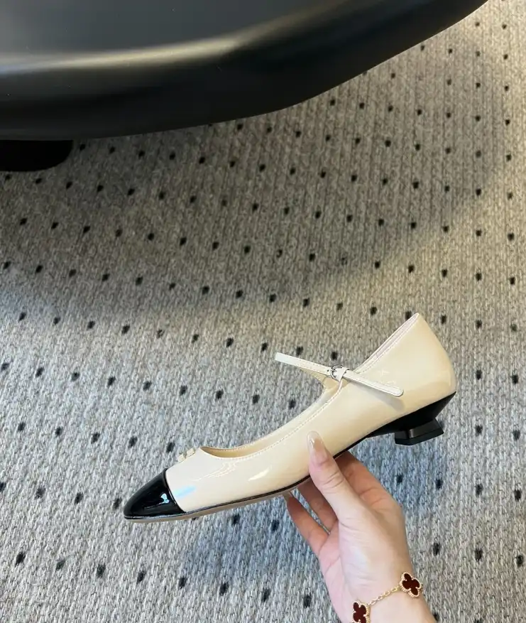 hype Miu Miu flat shoes