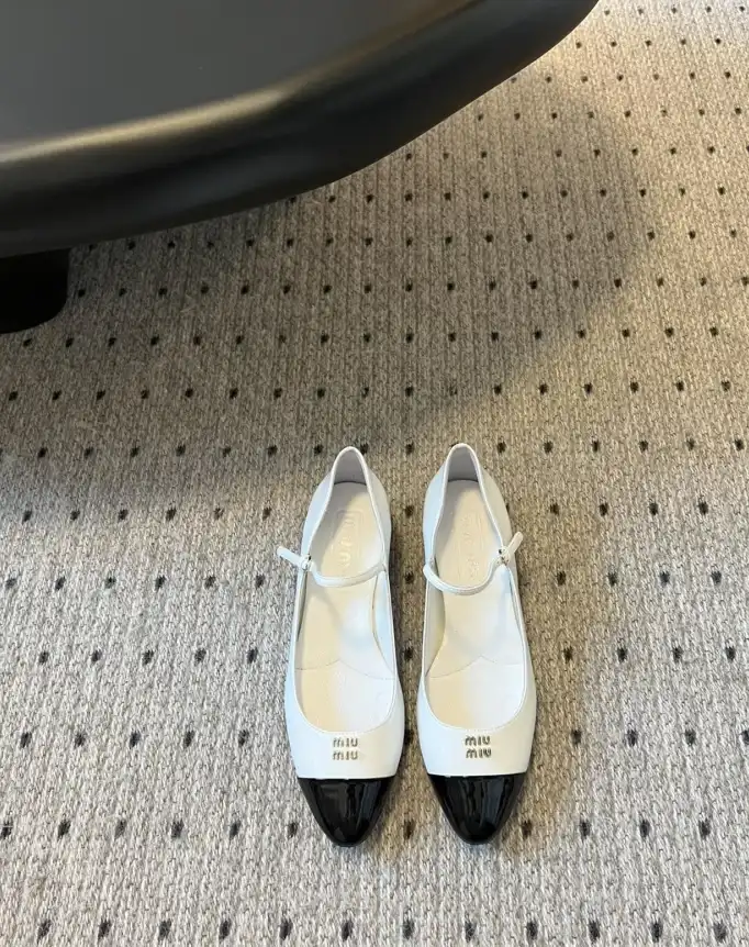 hype Miu Miu flat shoes