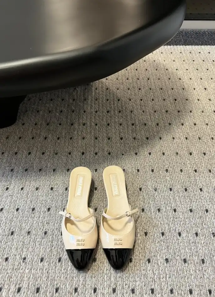 hype Miu Miu flat shoes