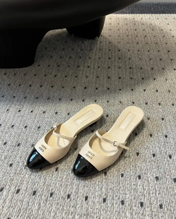 hype Miu Miu flat shoes