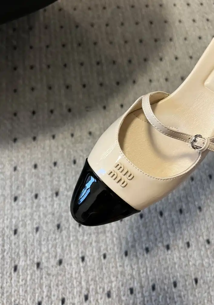 hype Miu Miu flat shoes