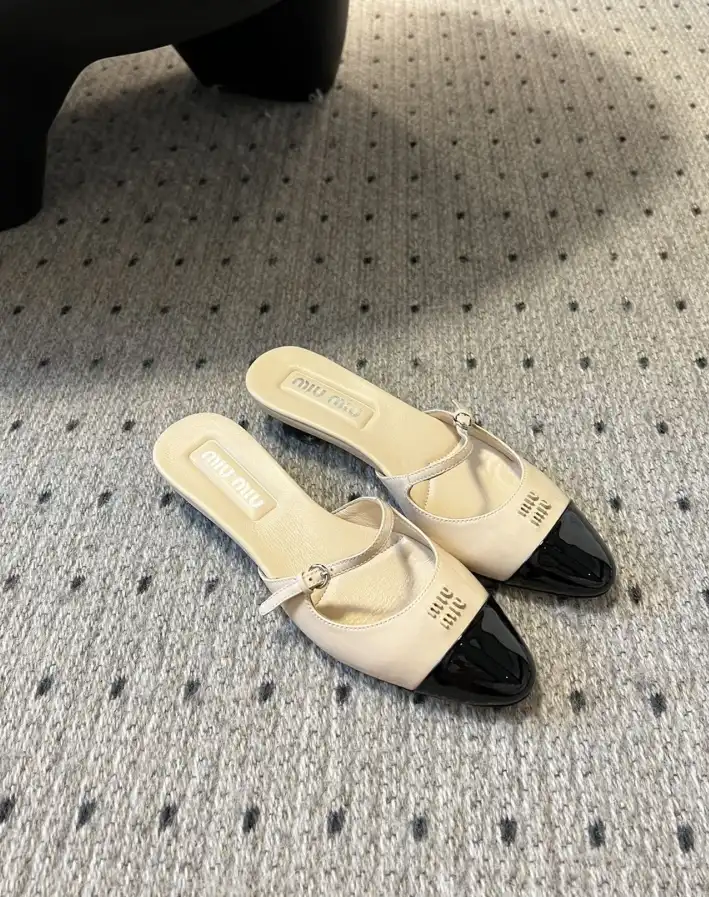 hype Miu Miu flat shoes