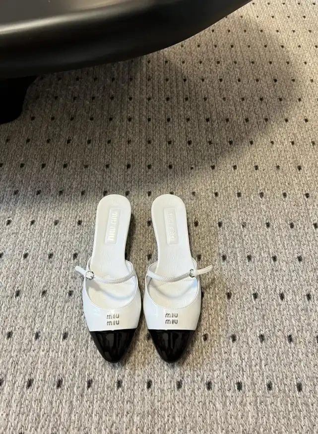 hype Miu Miu flat shoes