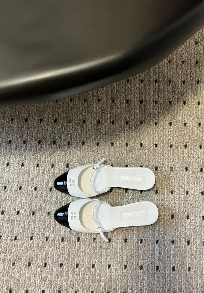 hype Miu Miu flat shoes