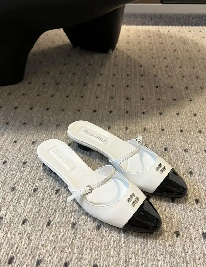 hype Miu Miu flat shoes