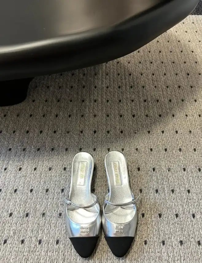 hype Miu Miu flat shoes