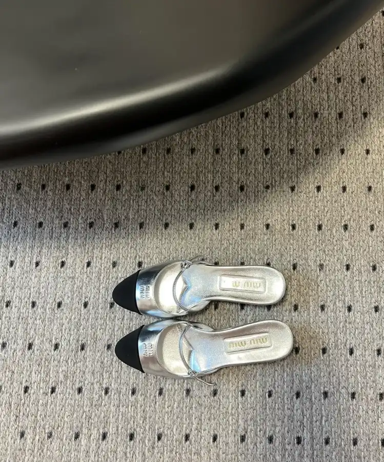 hype Miu Miu flat shoes