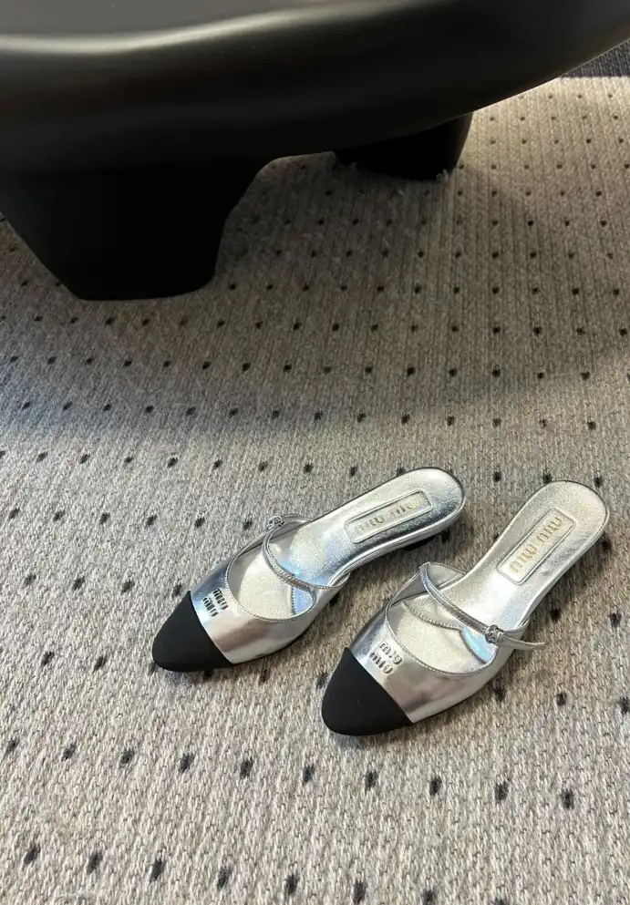 hype Miu Miu flat shoes