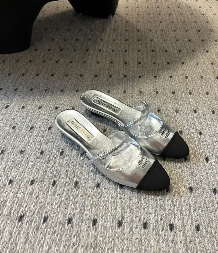 hype Miu Miu flat shoes