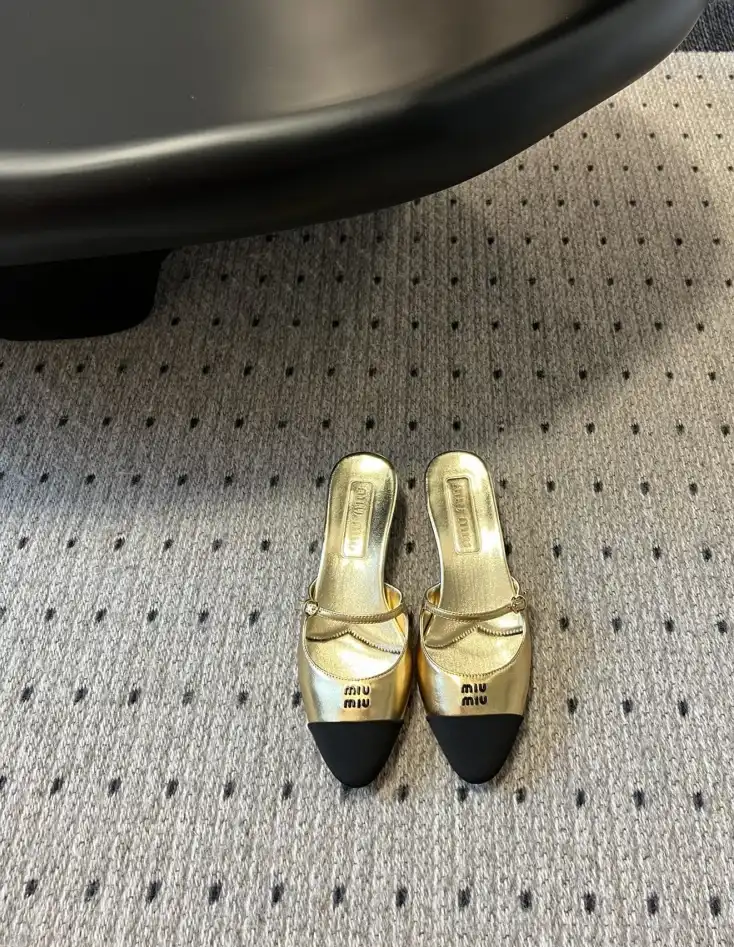 hype Miu Miu flat shoes