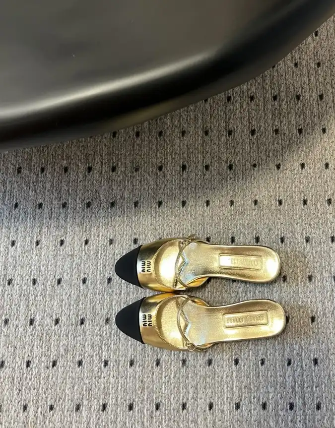 hype Miu Miu flat shoes