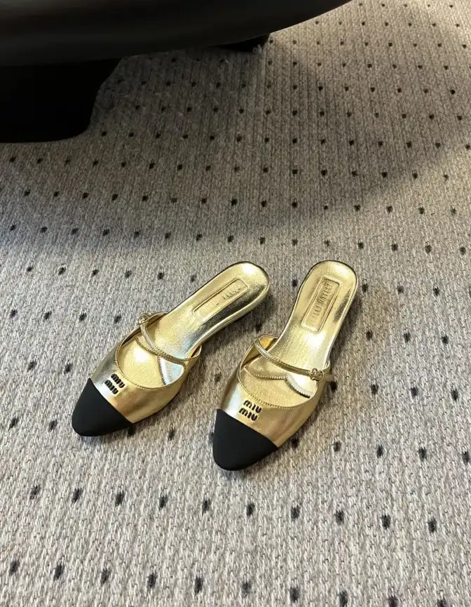 hype Miu Miu flat shoes