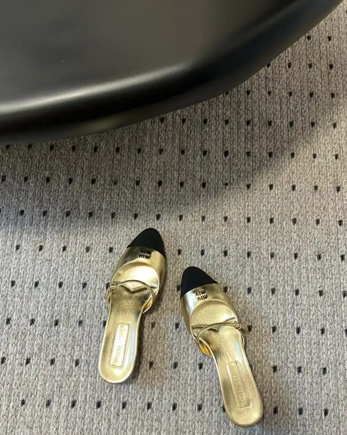 hype Miu Miu flat shoes