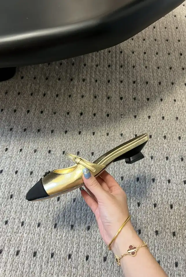 hype Miu Miu flat shoes