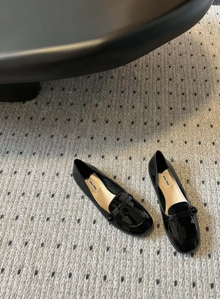 hype Miu Miu flat shoes