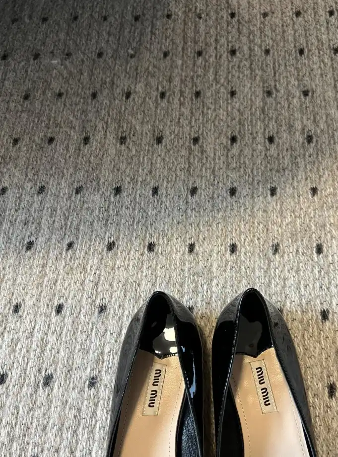 hype Miu Miu flat shoes