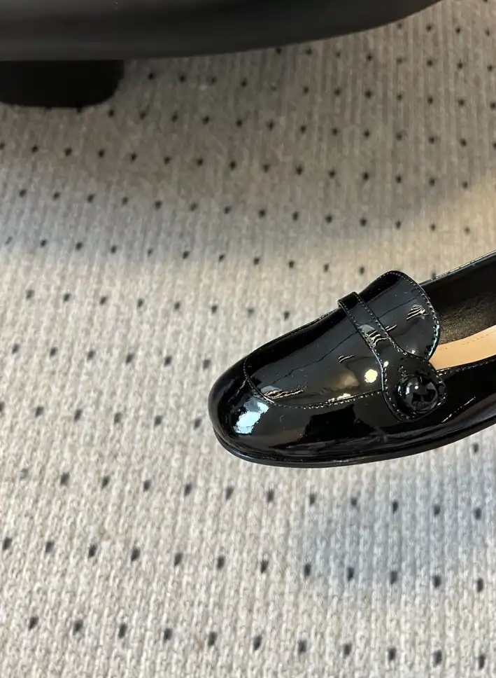 hype Miu Miu flat shoes