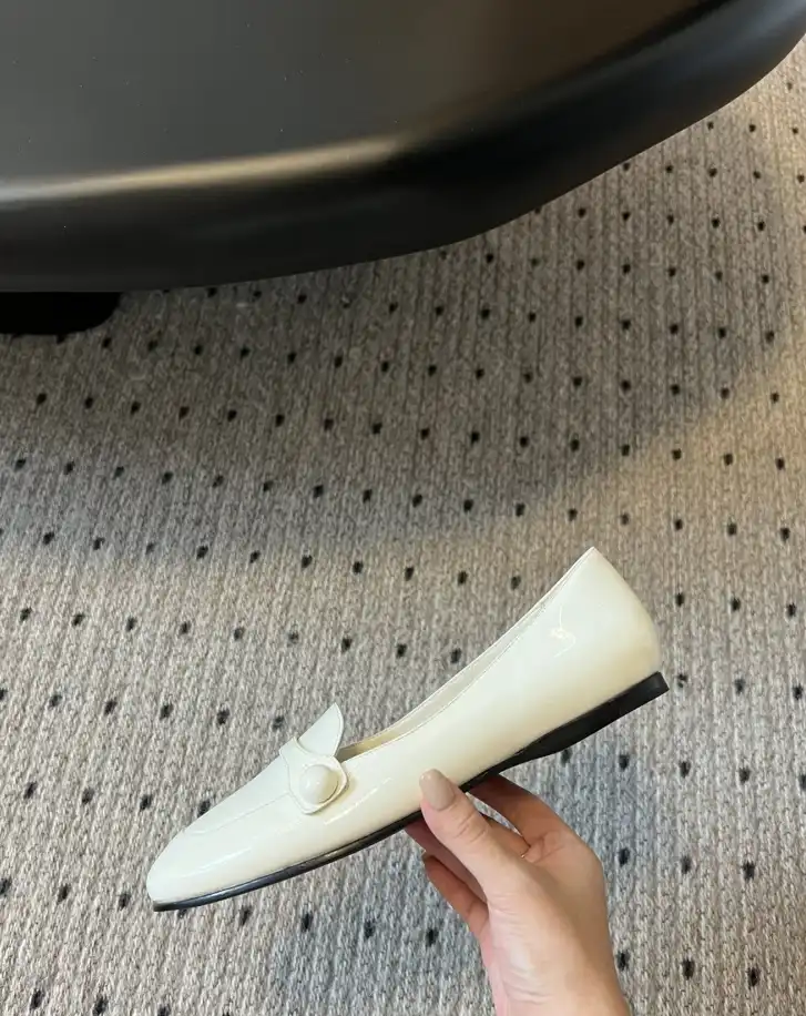 hype Miu Miu flat shoes