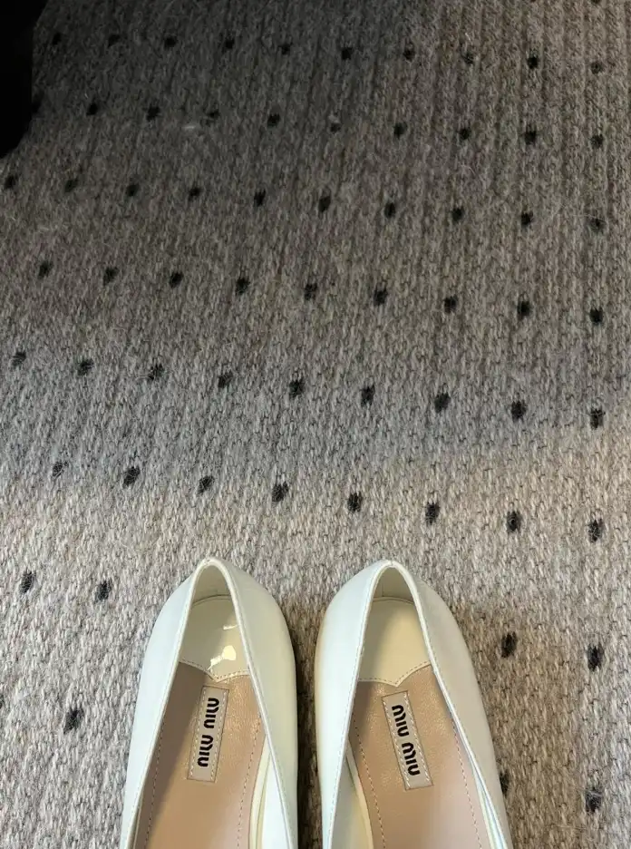 hype Miu Miu flat shoes