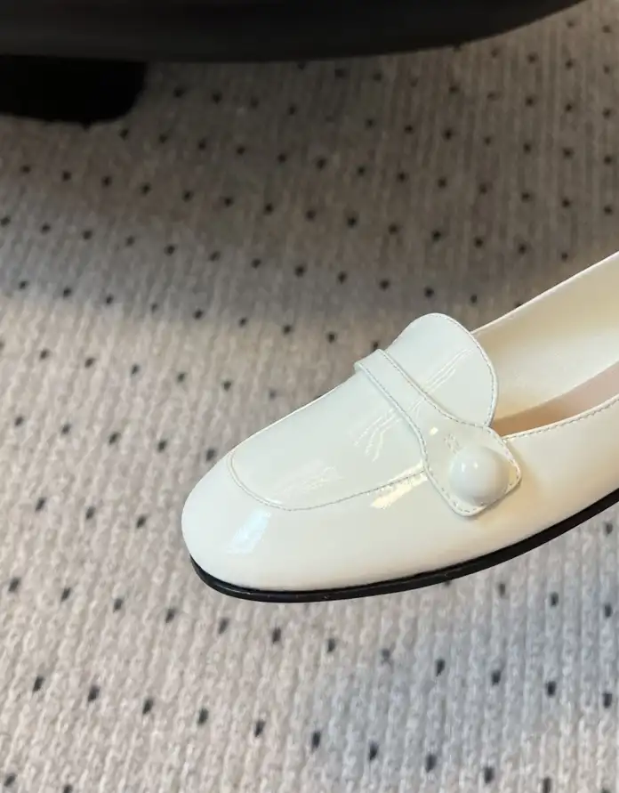 hype Miu Miu flat shoes