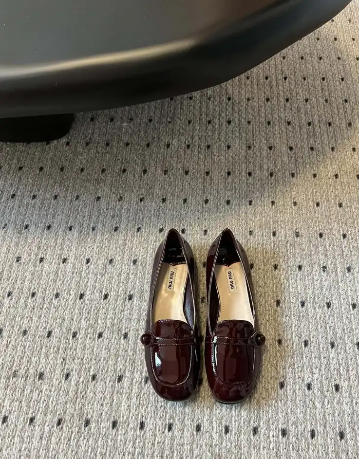 hype Miu Miu flat shoes