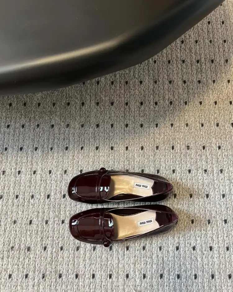 hype Miu Miu flat shoes