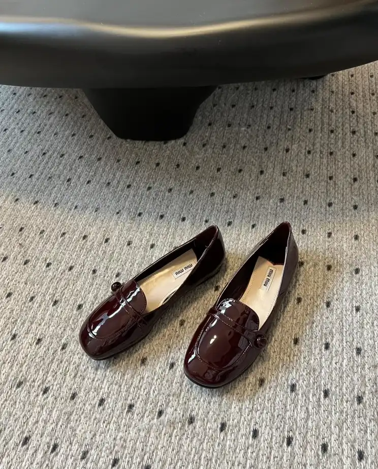 hype Miu Miu flat shoes