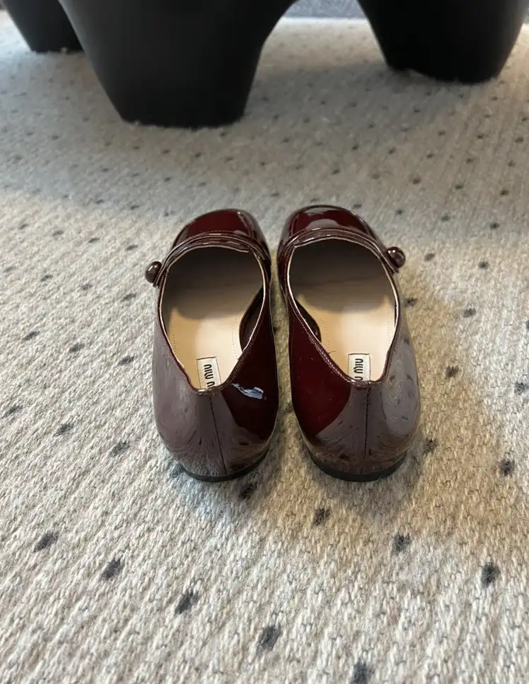 hype Miu Miu flat shoes