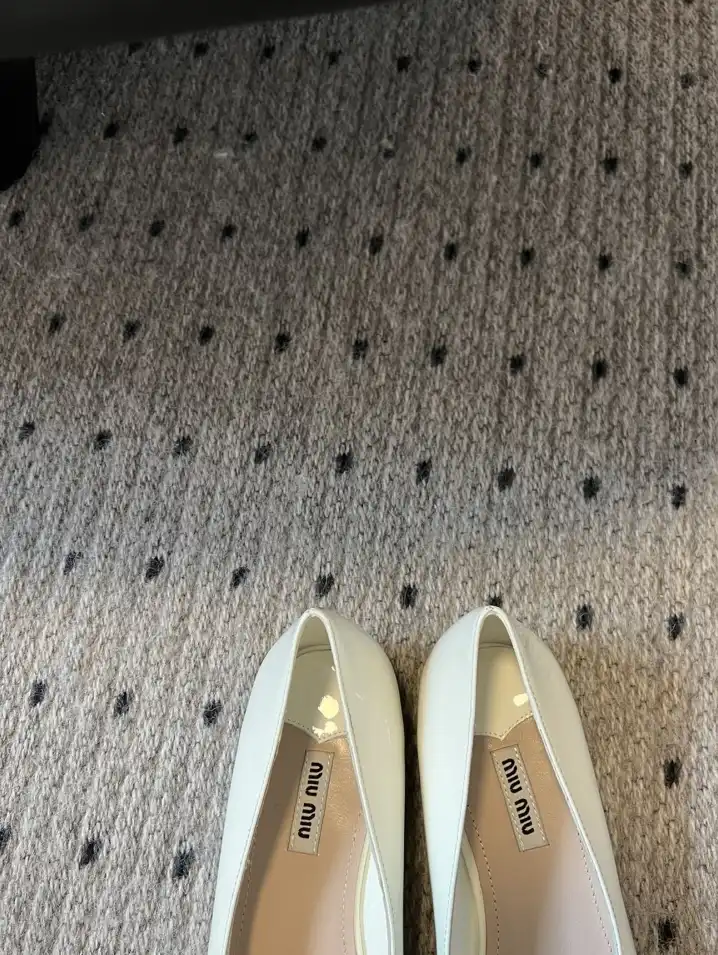 hype Miu Miu flat shoes