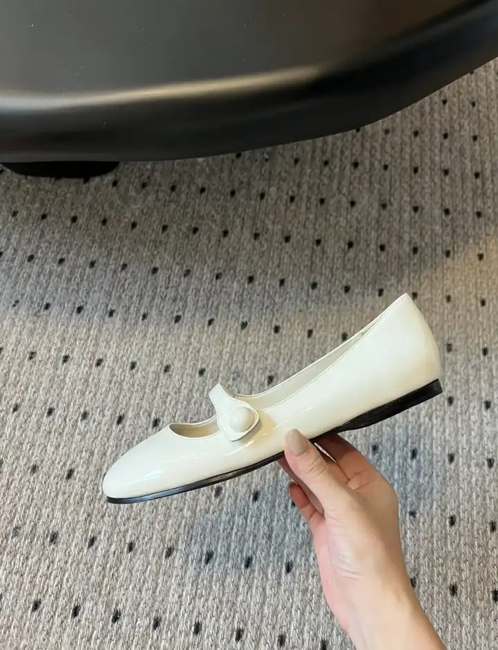 hype Miu Miu flat shoes